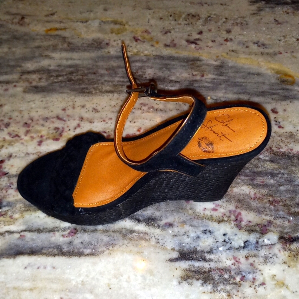 Colin Stuart Wedges size 6